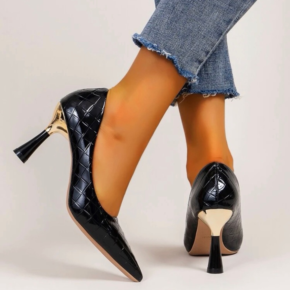 Textured Point Toe Court Pumps